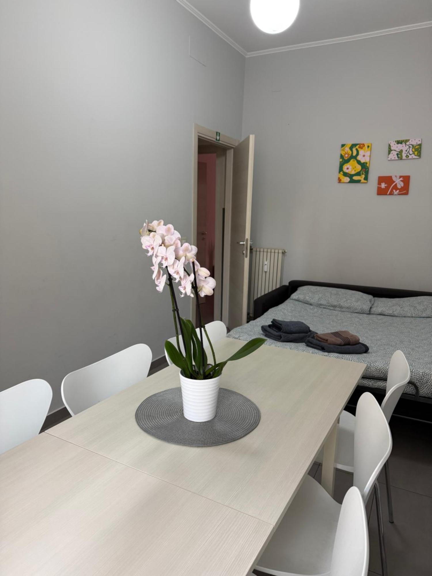 Roman Art Apartment - Metro C To Colosseum — Photos 1